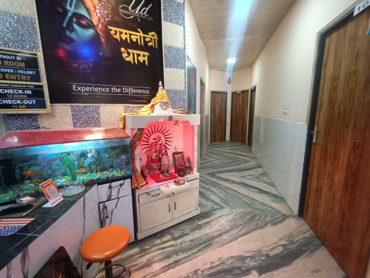ホテル Yamnotri Dham Vrindāvan エクステリア 写真